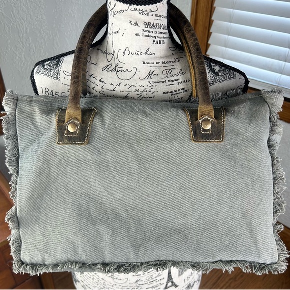 Myra Bag | Key Hole Woven Rug Fringy And Leather Tote Bag - Picture 3 of 15